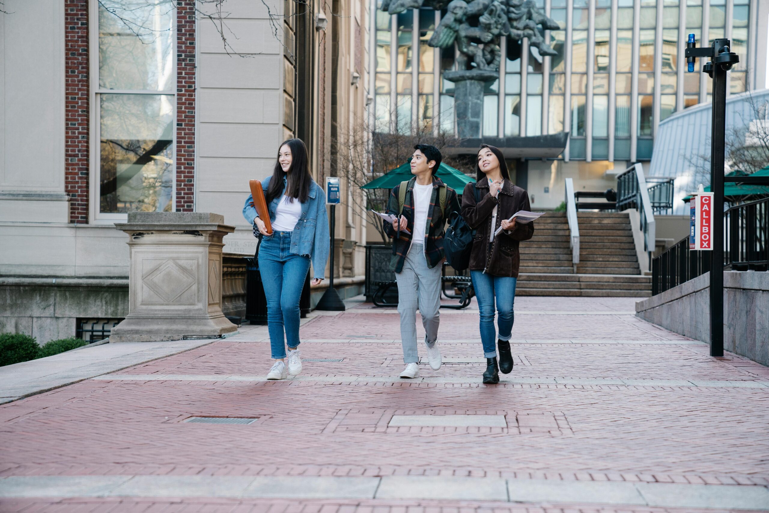 Ile kosztuje wymiana do USA na rok? Wymiana studencka i programy edukacyjne dla młodzieży